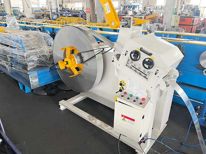 開(kāi)卷整平光伏支架設備一體機