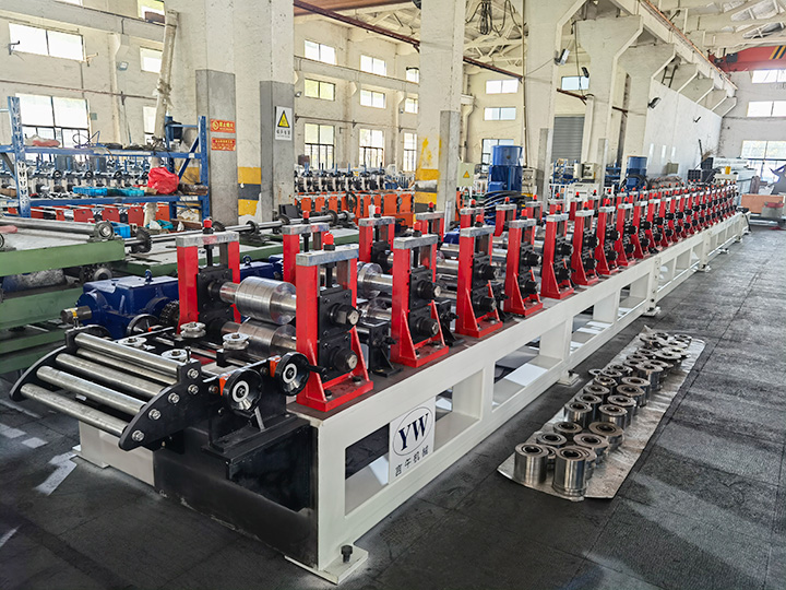 抗震支架成型機進(jìn)料